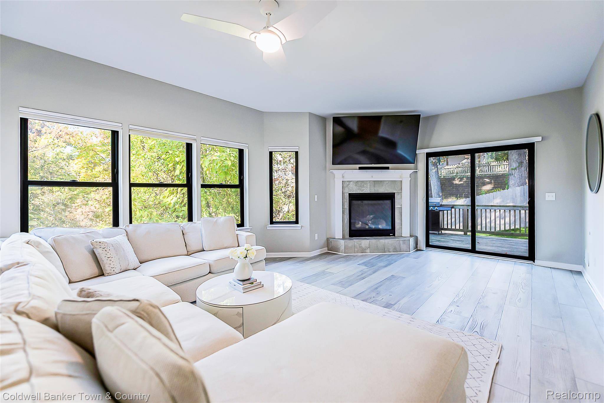 Brighton, MI 48116,1293 Brighton Lake RD