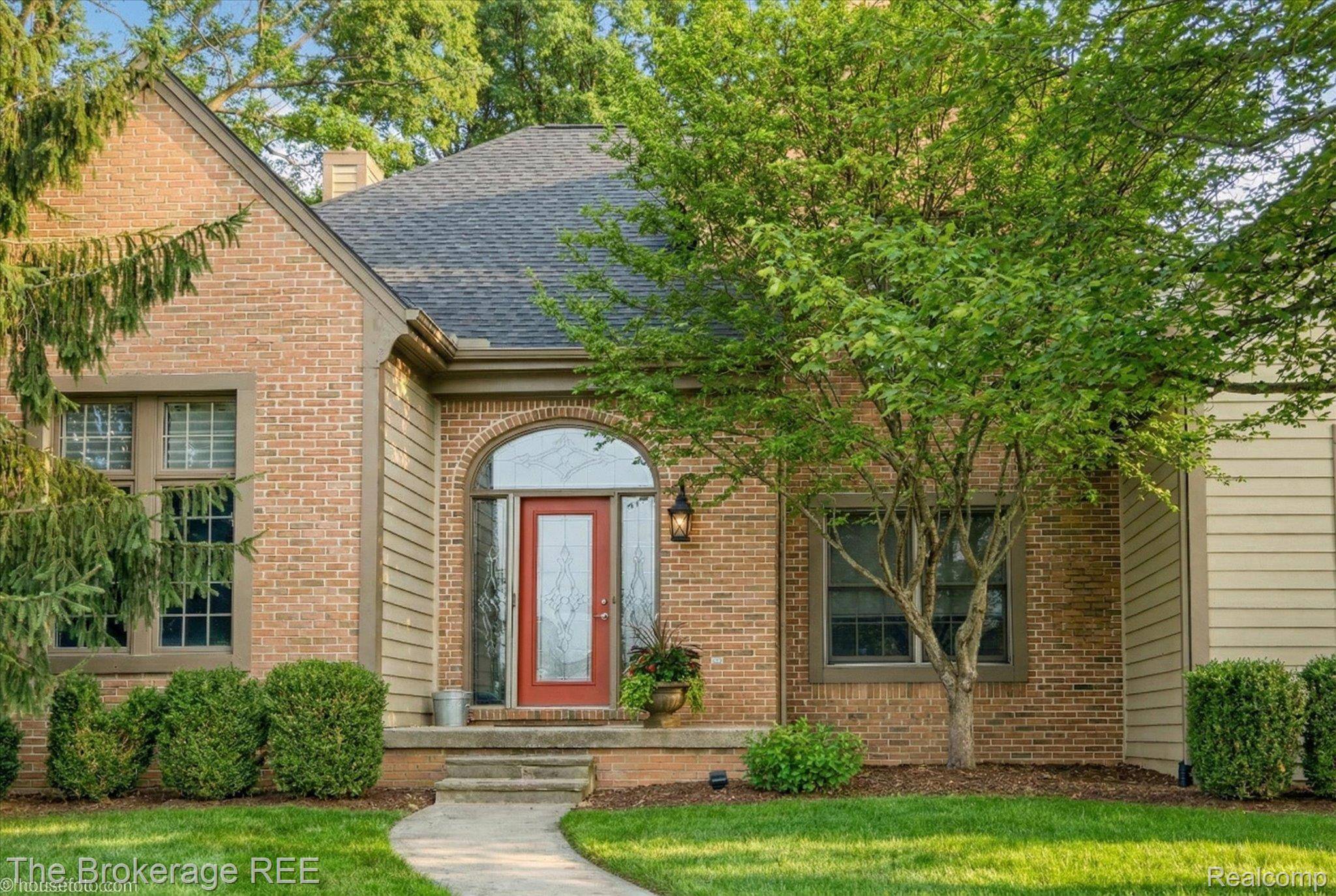 Grand Blanc, MI 48439,5475 Woodfield Pkwy