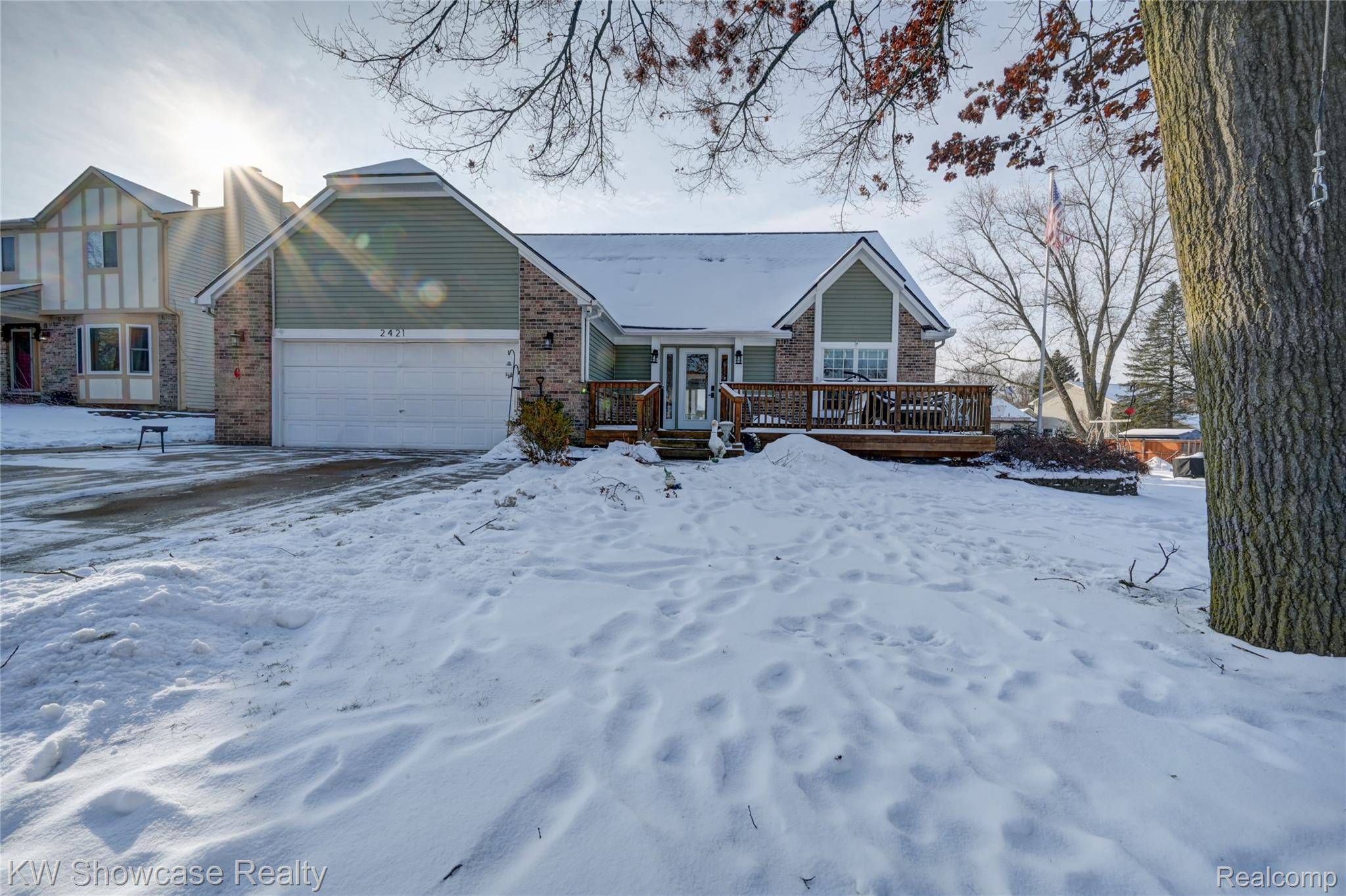 Waterford, MI 48329,2421 Lansbury DR