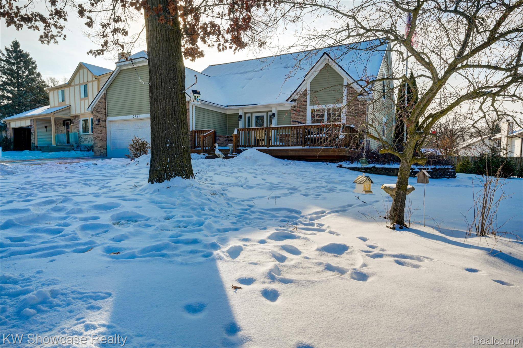 Waterford, MI 48329,2421 Lansbury DR