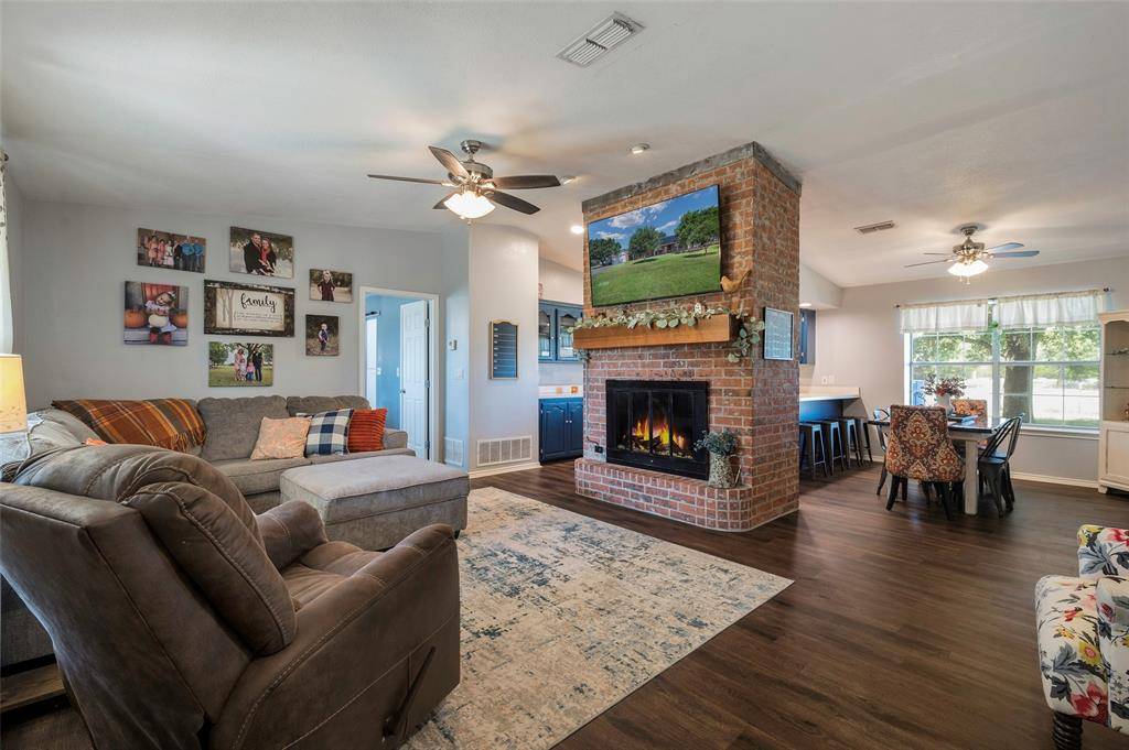 Valley View, TX 76272,8229 E Lone Oak Road Road