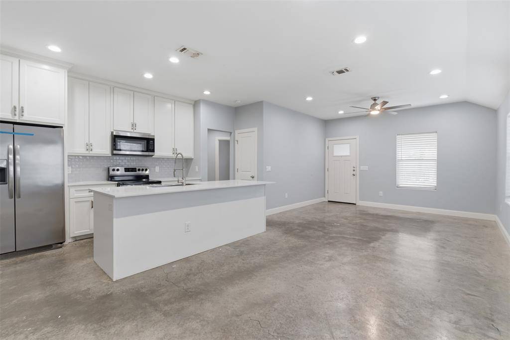 Denison, TX 75020,1004 S Armstrong Avenue