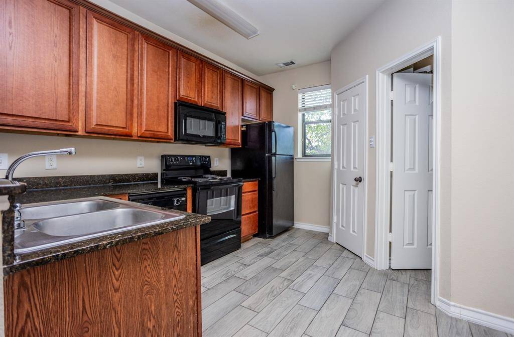 Arlington, TX 76010,906 Glenn Crossett Street