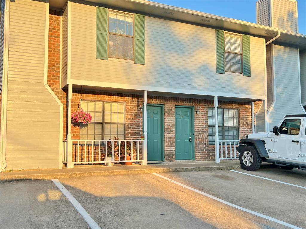 Denton, TX 76201,929 W Hickory Street #A15