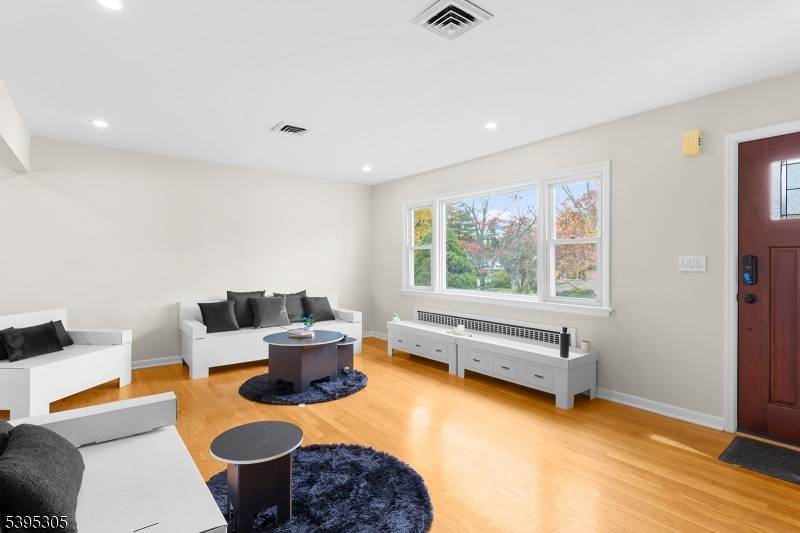 East Hanover Twp., NJ 07936,19 Petry Dr