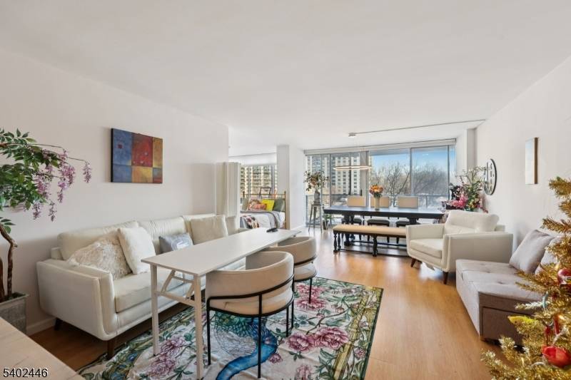 Verona Twp., NJ 07044,1 Claridge Dr #503