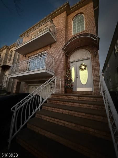 Elizabeth City, NJ 07202,527 4th Ave #1