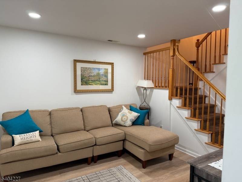 Berkeley Heights Twp., NJ 07922,6 Paula Way