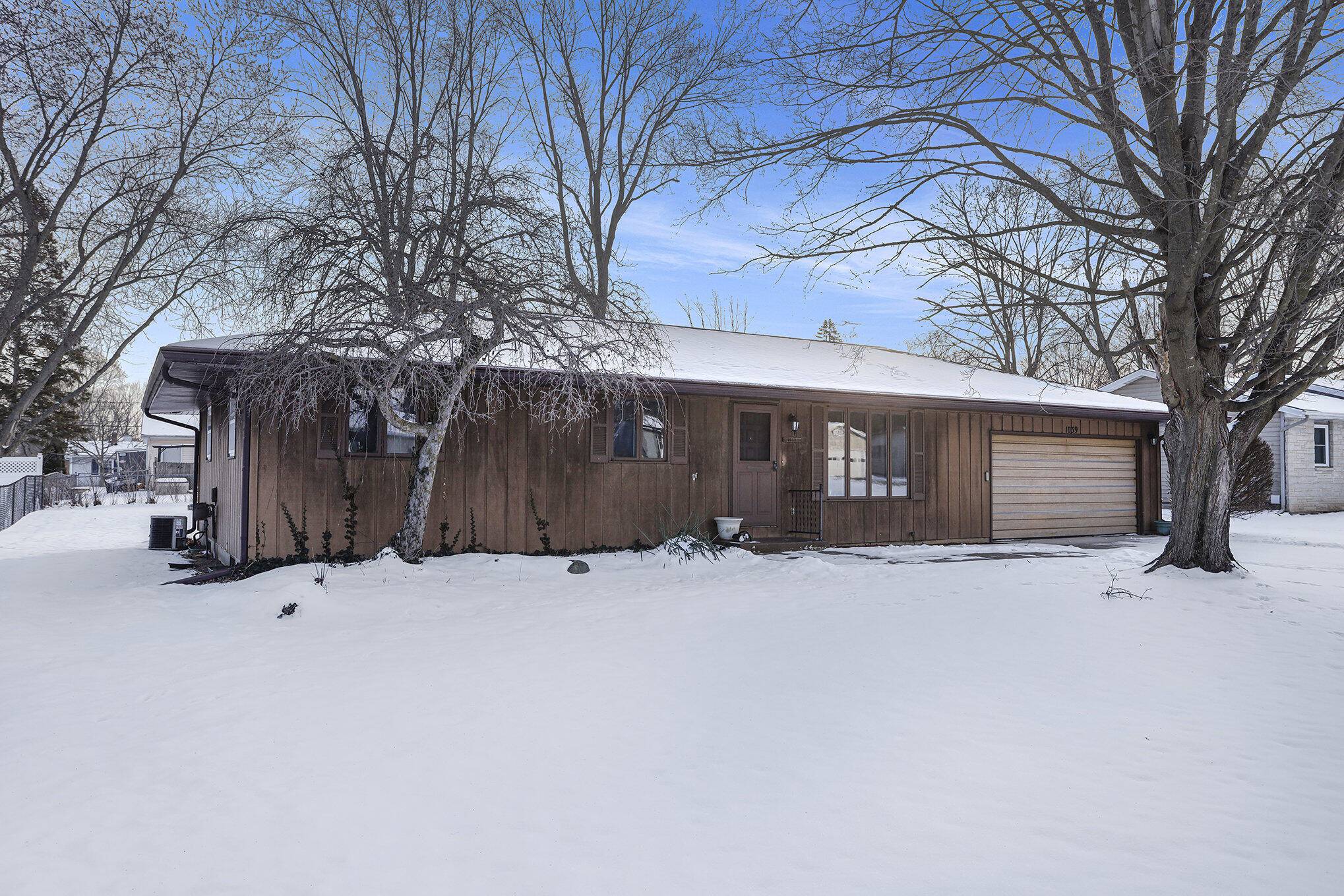 Marshall, MI 49068,1039 Rose ST