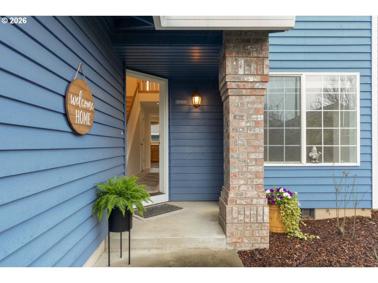 Hillsboro, OR 97123,806 SE 73RD AVE