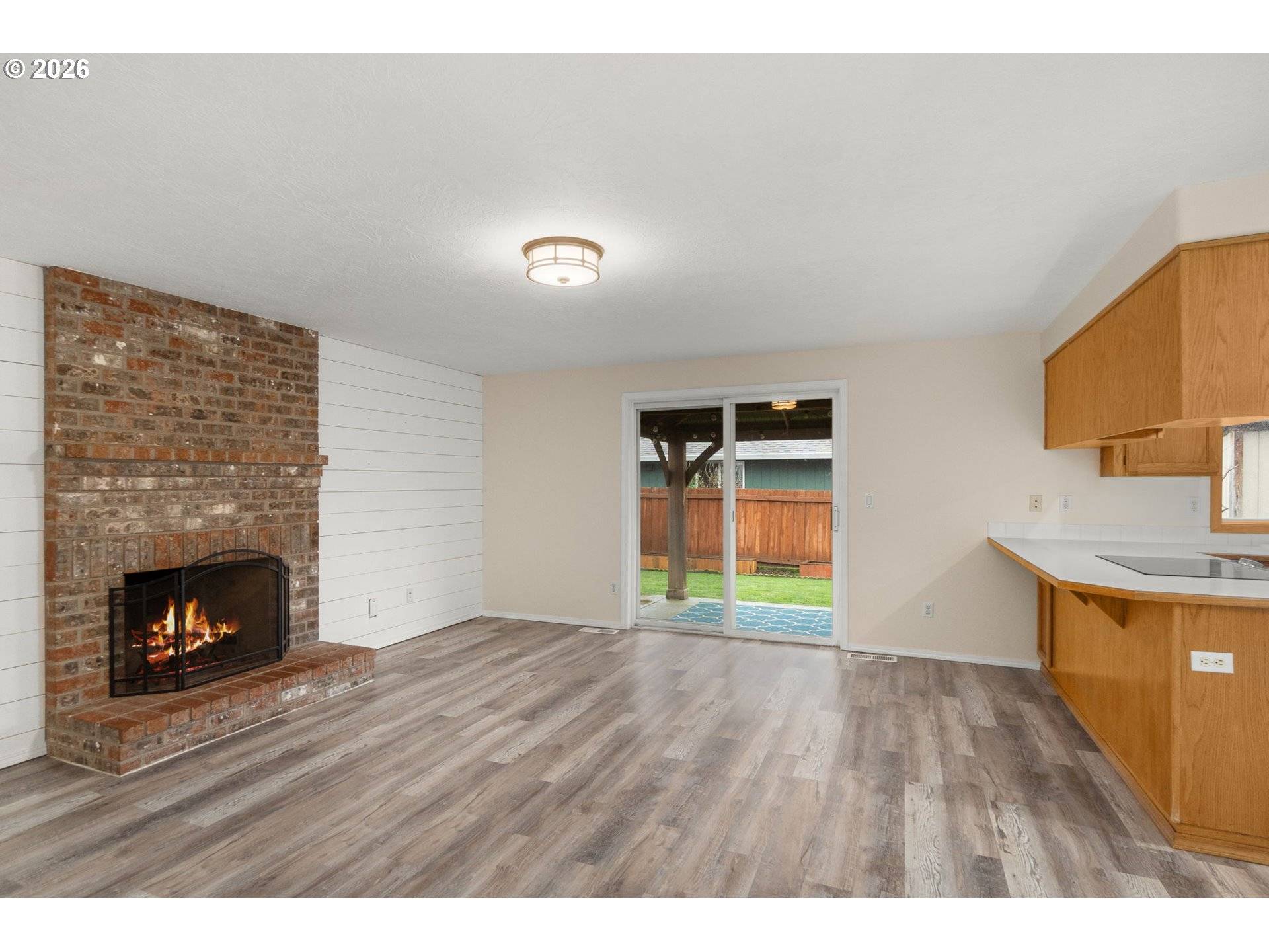 Hillsboro, OR 97123,806 SE 73RD AVE