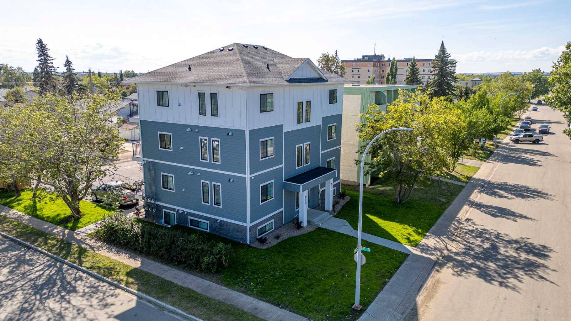 Grande Prairie, AB T8V2L9,10101 105 AVE #302