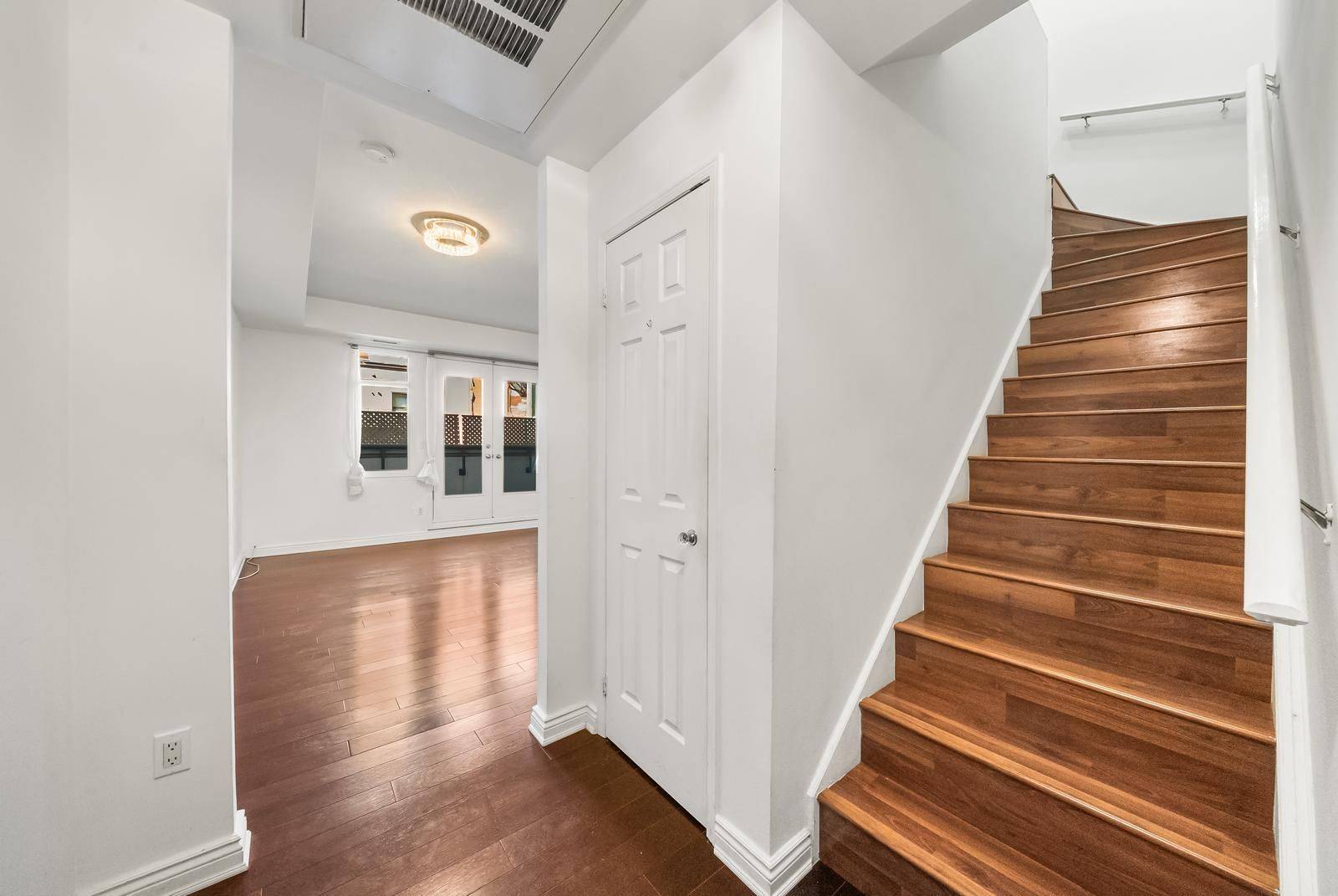 Toronto C01, ON M5V 3N4,500 Richmond ST W #331