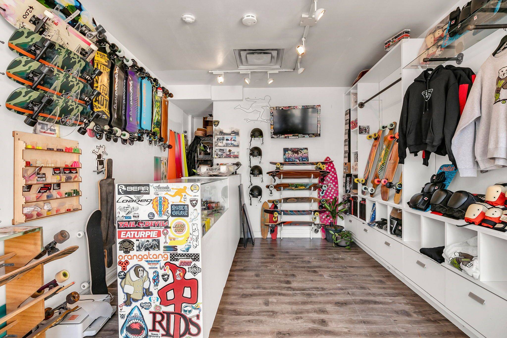 Toronto C01, ON M5T 2L6,202 Augusta AVE #Main Floor