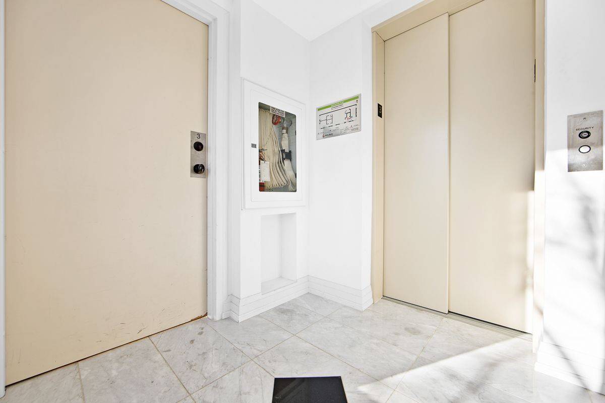 Toronto C01, ON M6J 2L7,243 Niagara ST #300