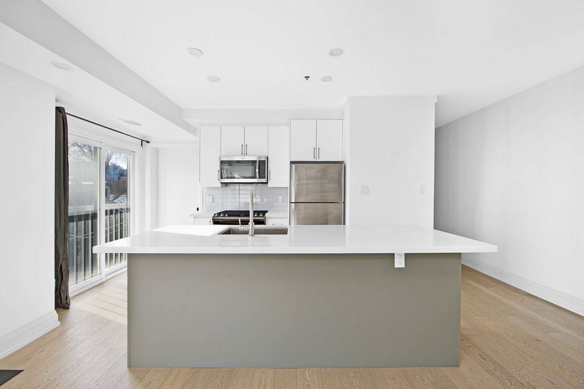 Toronto C01, ON M6J 2L7,243 Niagara ST #300