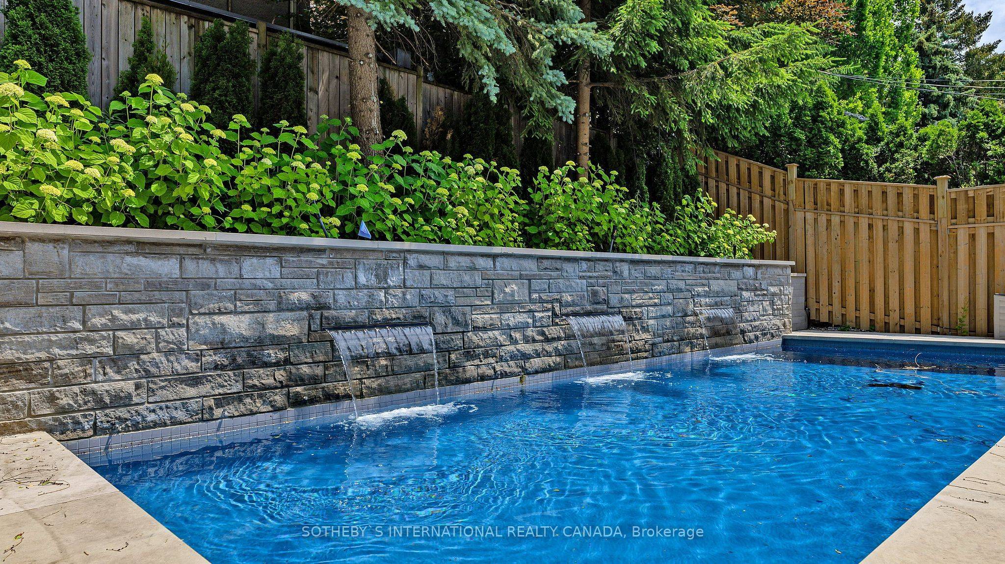 Toronto C03, ON M5P 2T7,101 Dunloe RD