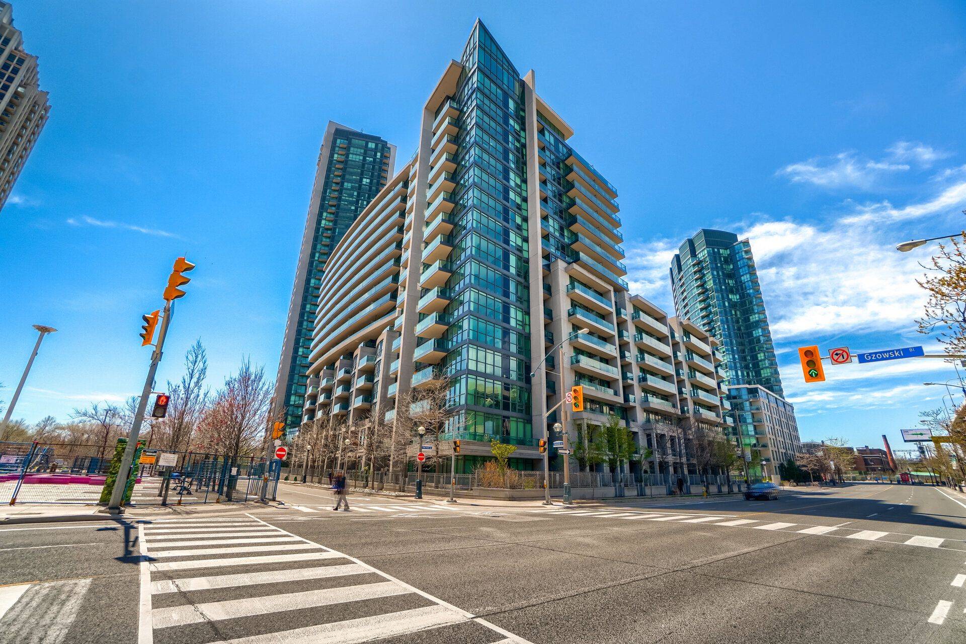 Toronto C01, ON M5V 4A1,209 Fort York BLVD #1456