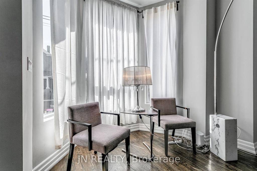 Toronto C01, ON M6G 1G8,308 Harbord ST