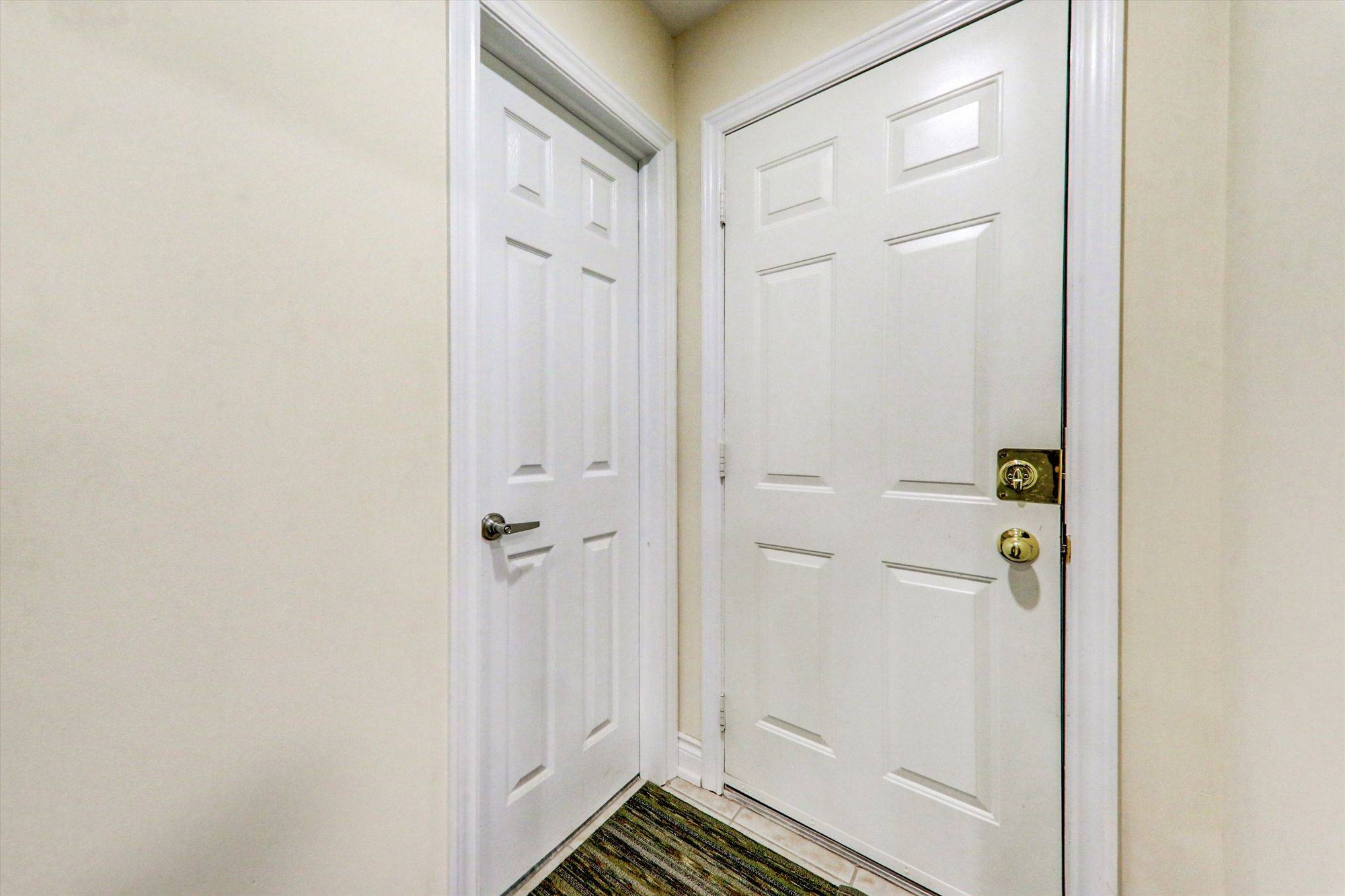 Toronto E11, ON M1B 3Z1,47 Empringham DR #Main & 2nd