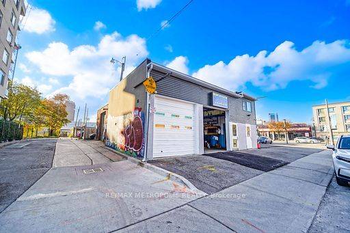 Toronto E02, ON M4C 1L9,2793 Danforth AVE