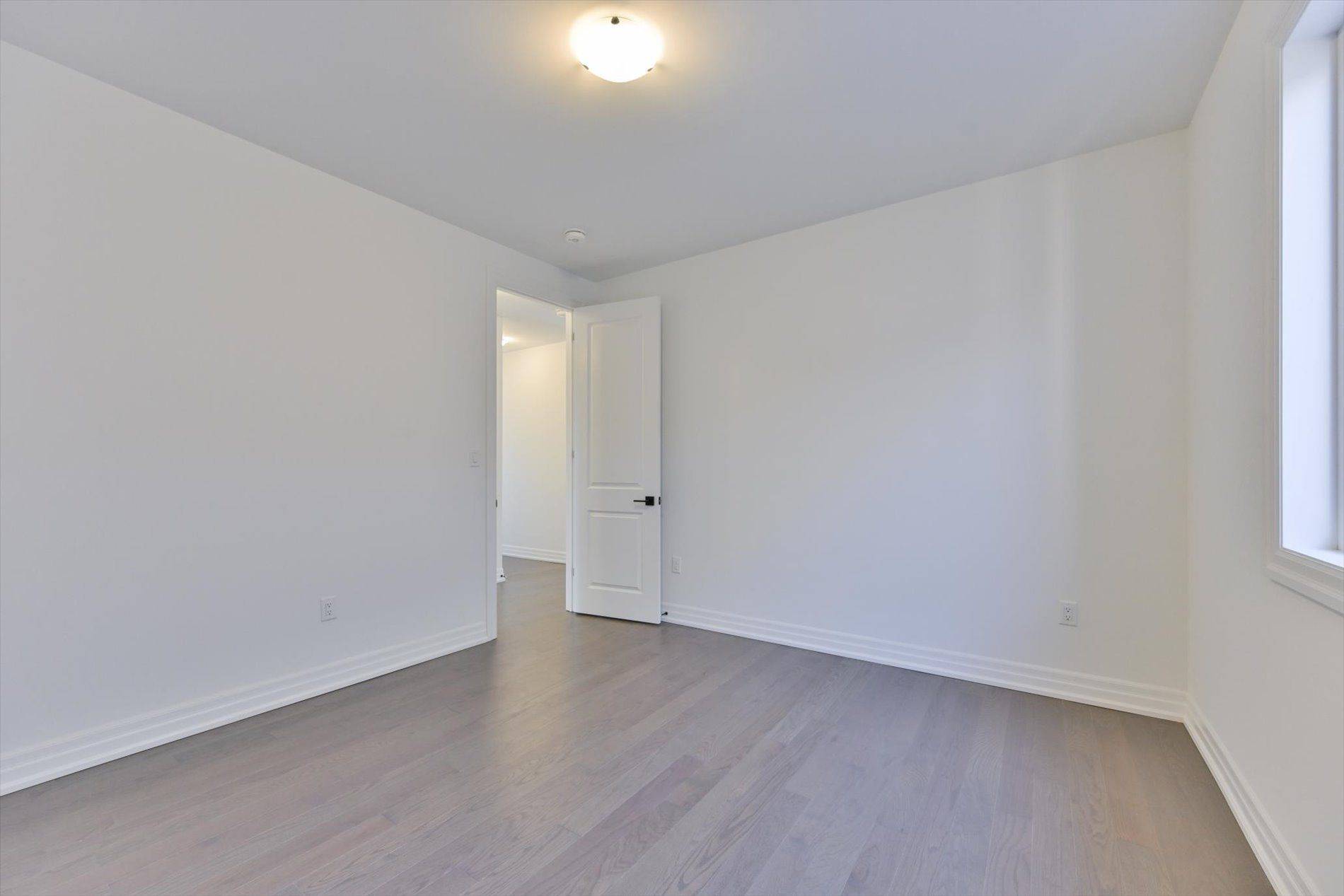 Pickering, ON L1X 0N9,2858 Foxden SQ