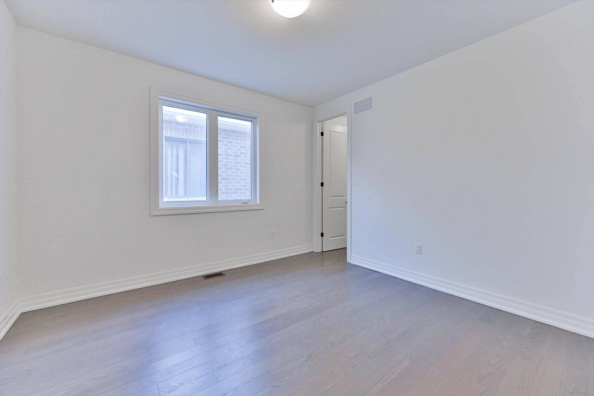 Pickering, ON L1X 0N9,2858 Foxden SQ