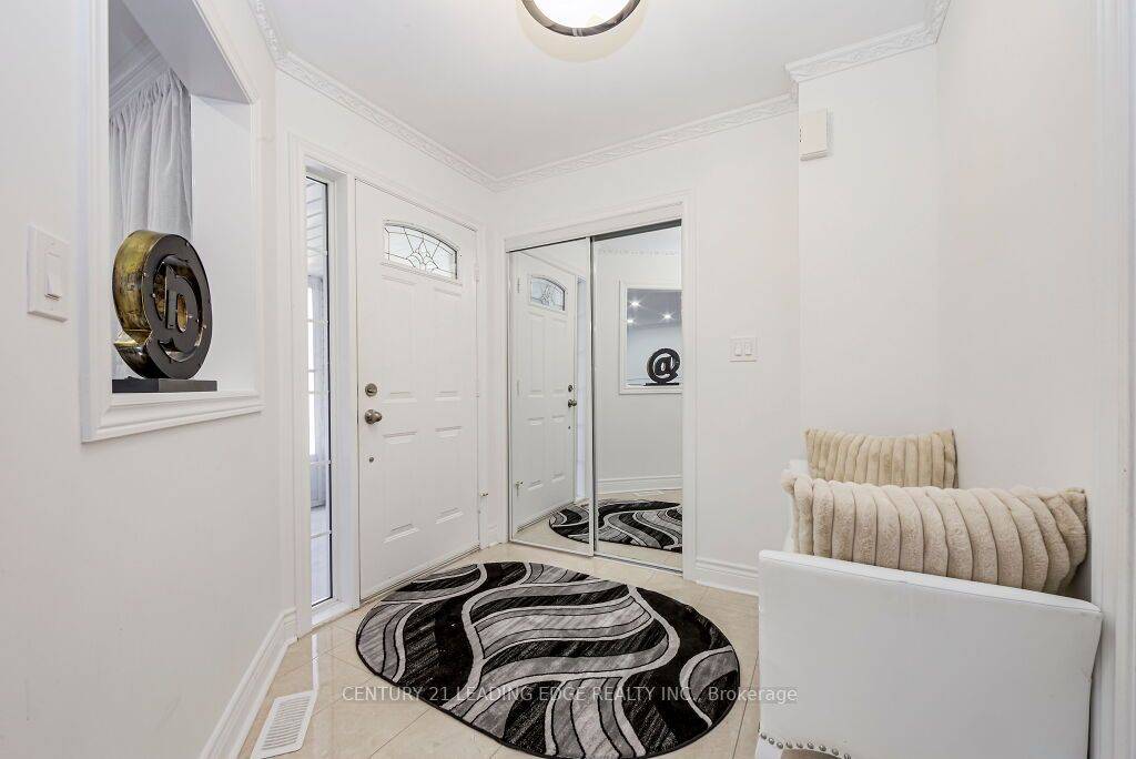 Whitby, ON L1R 2S3,33 Markwood CRES