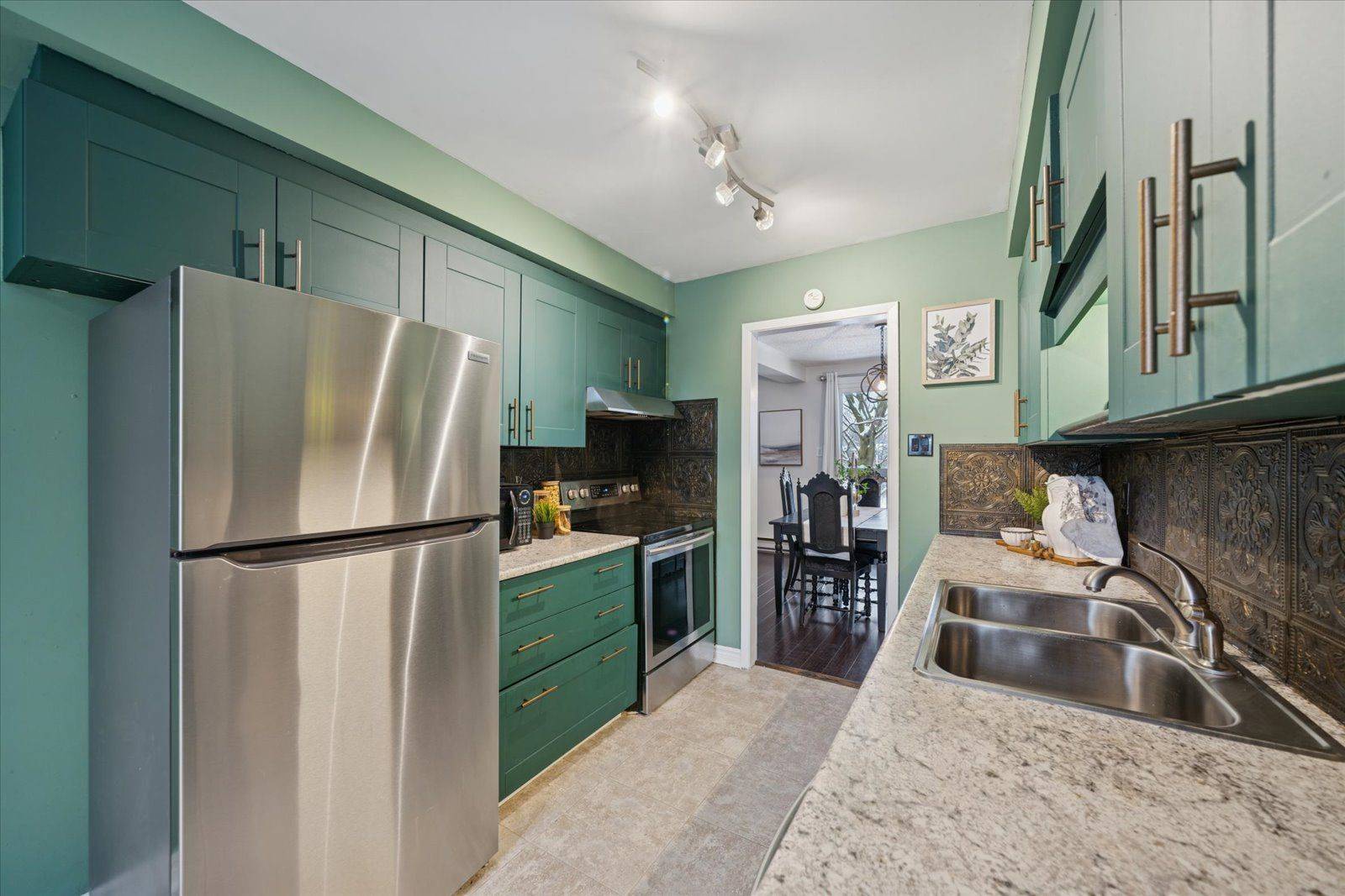 Pickering, ON L1V 2T5,1360 Glenanna RD #10A