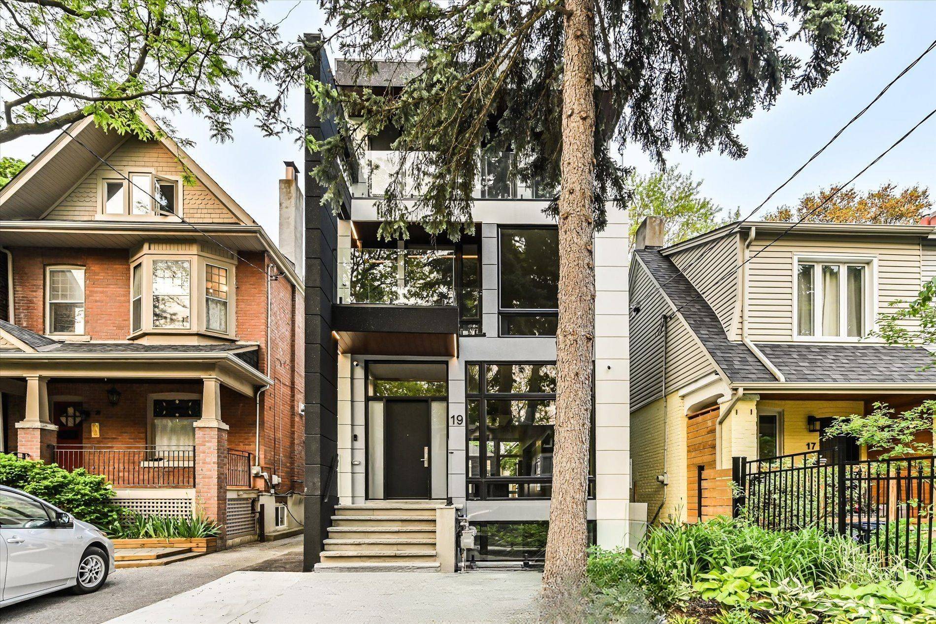 Toronto E02, ON M4E 2J7,19 Devon RD #Lower