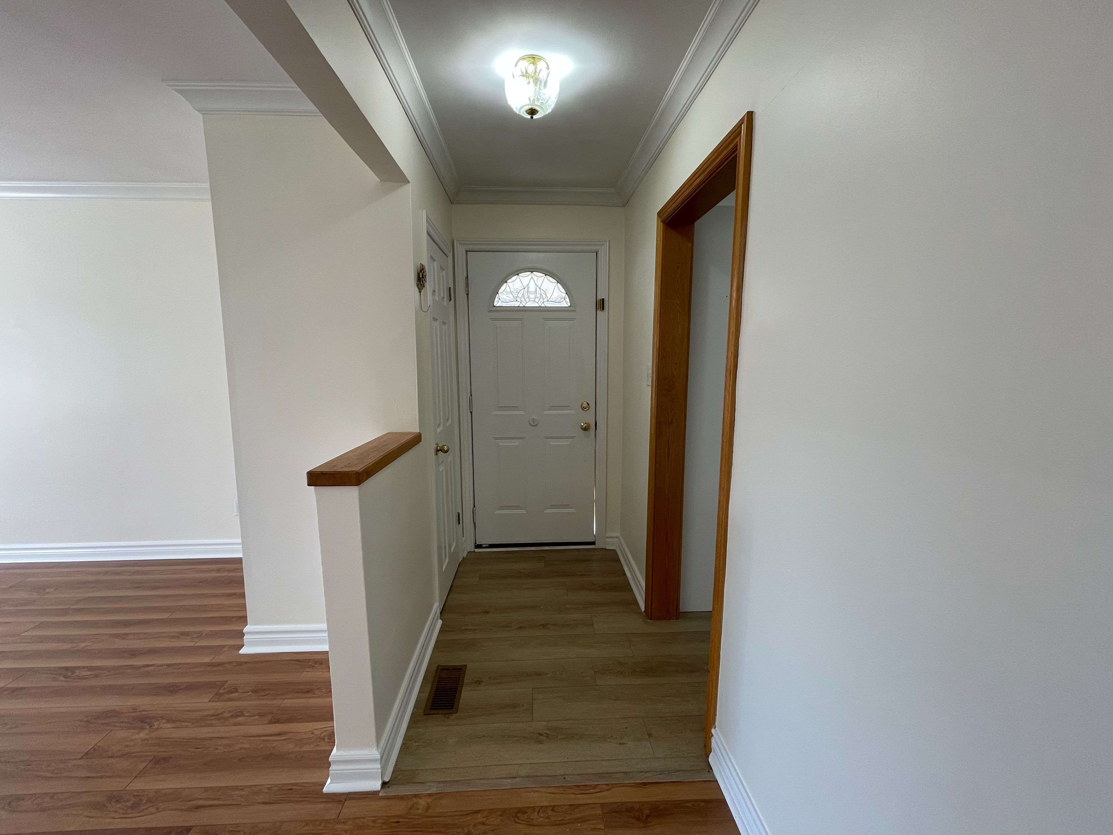 Oshawa, ON L1J 5N2,334 Stevenson RD N #Upper