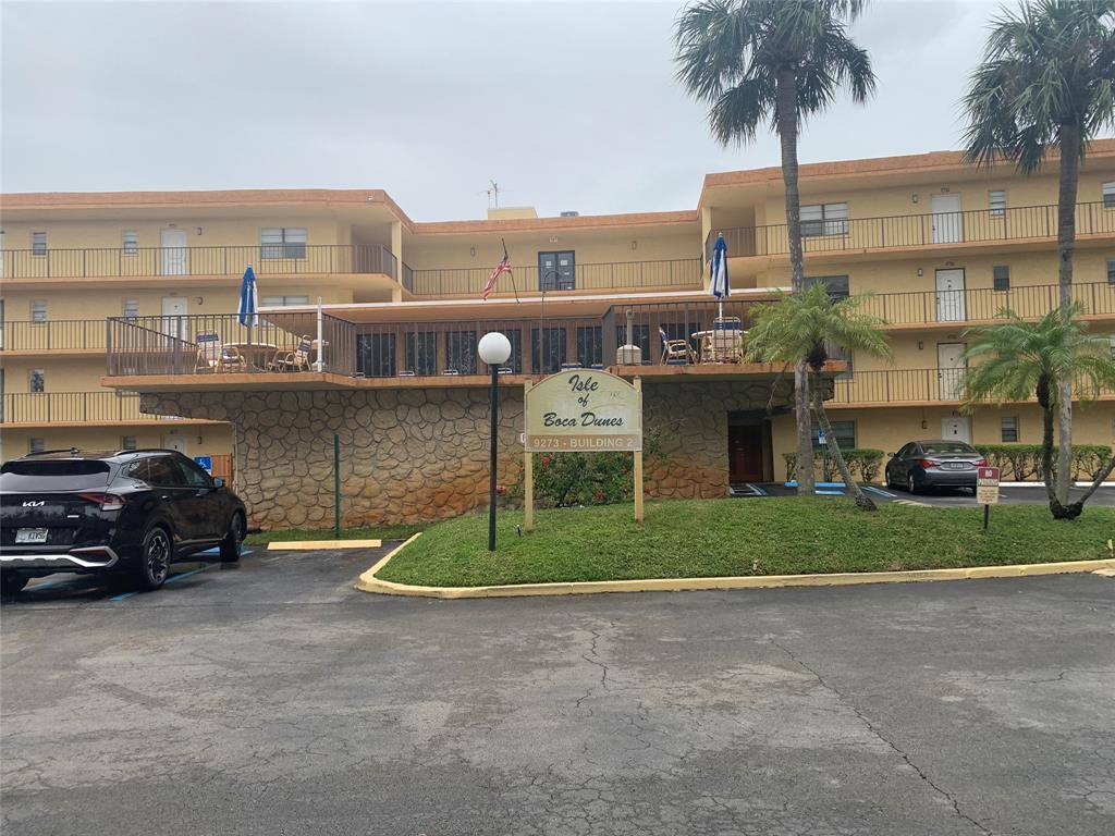 Boca Raton, FL 33428,9273 SW 8th St #206