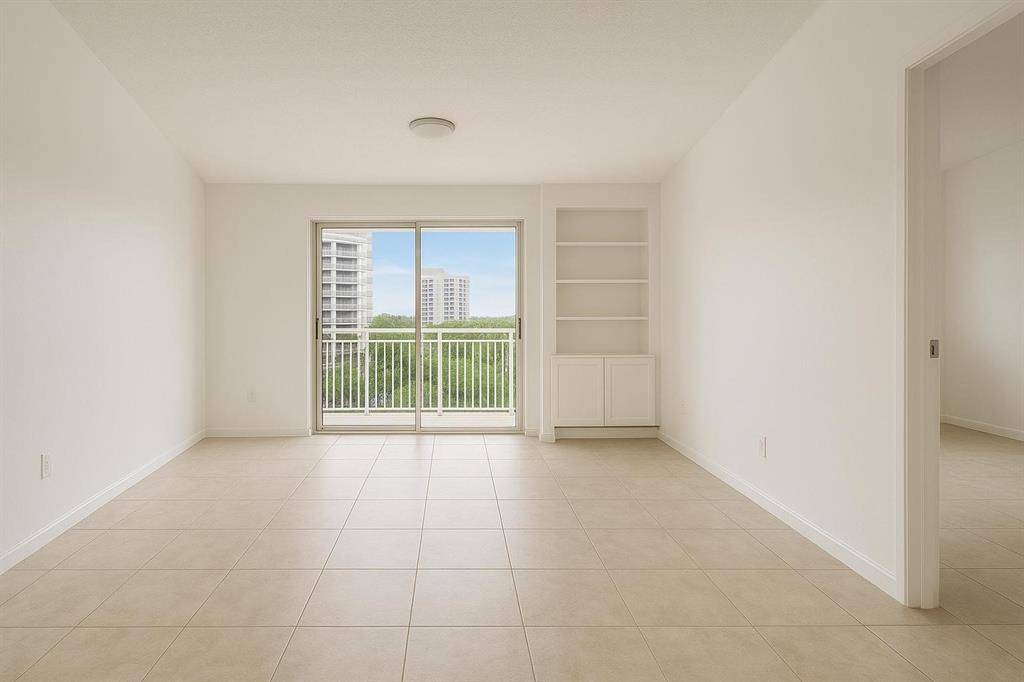 Sunny Isles Beach, FL 33160,400 Kings Point Dr #422