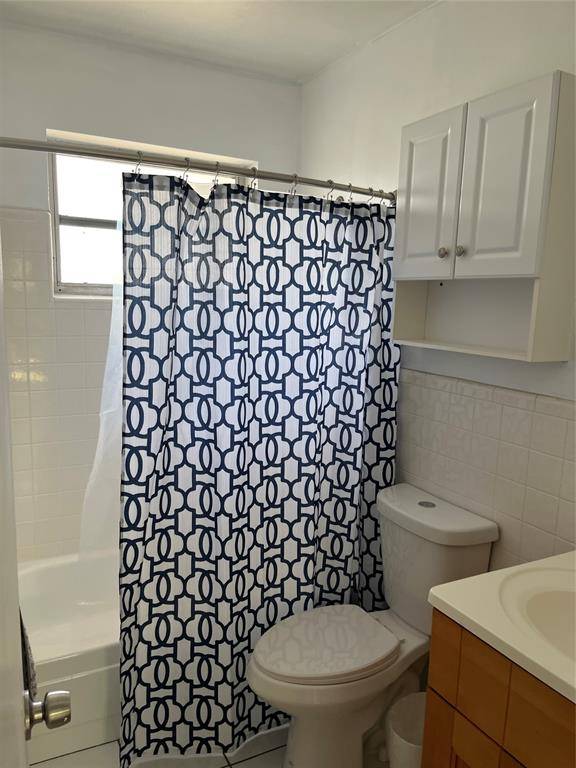 Pompano Beach, FL 33062,222 NE 23rd Ave #2