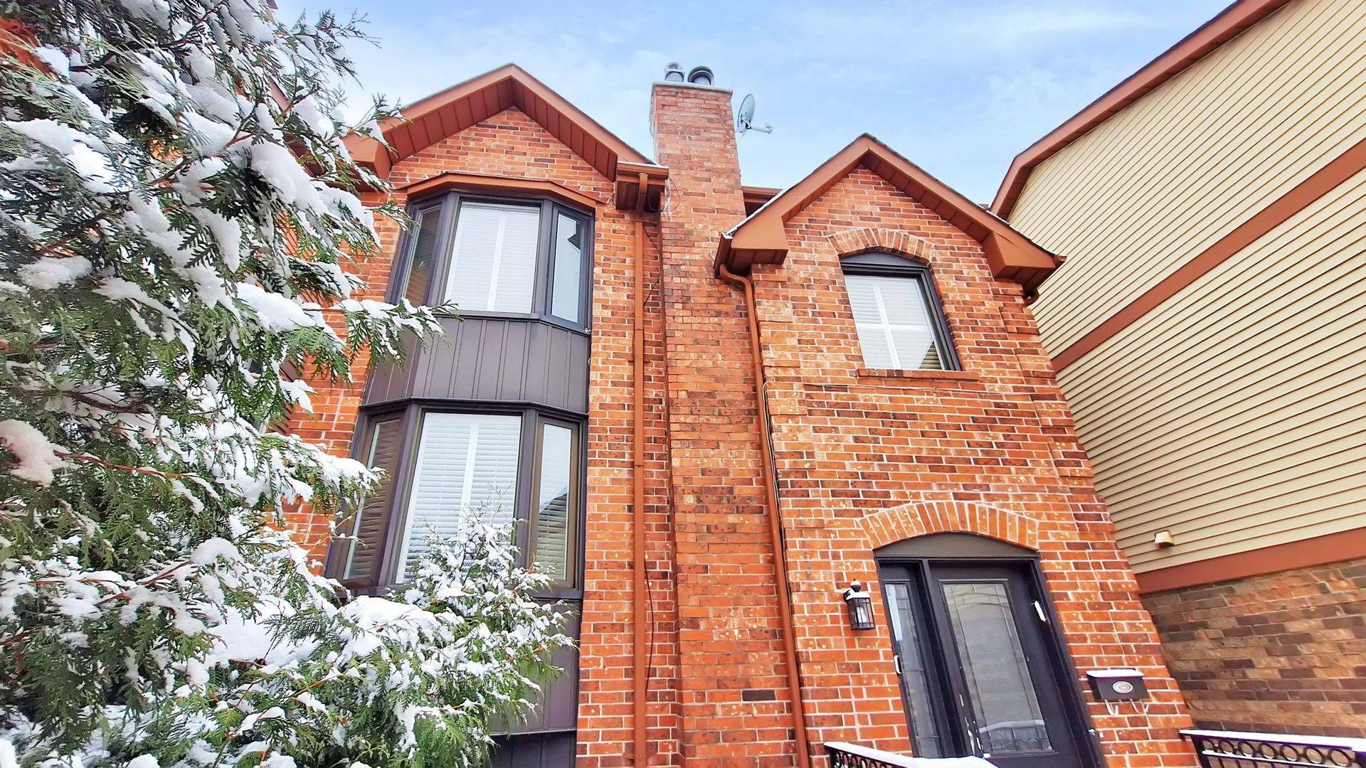Vaughan, ON L4J 3C4,125 North Meadow CRES