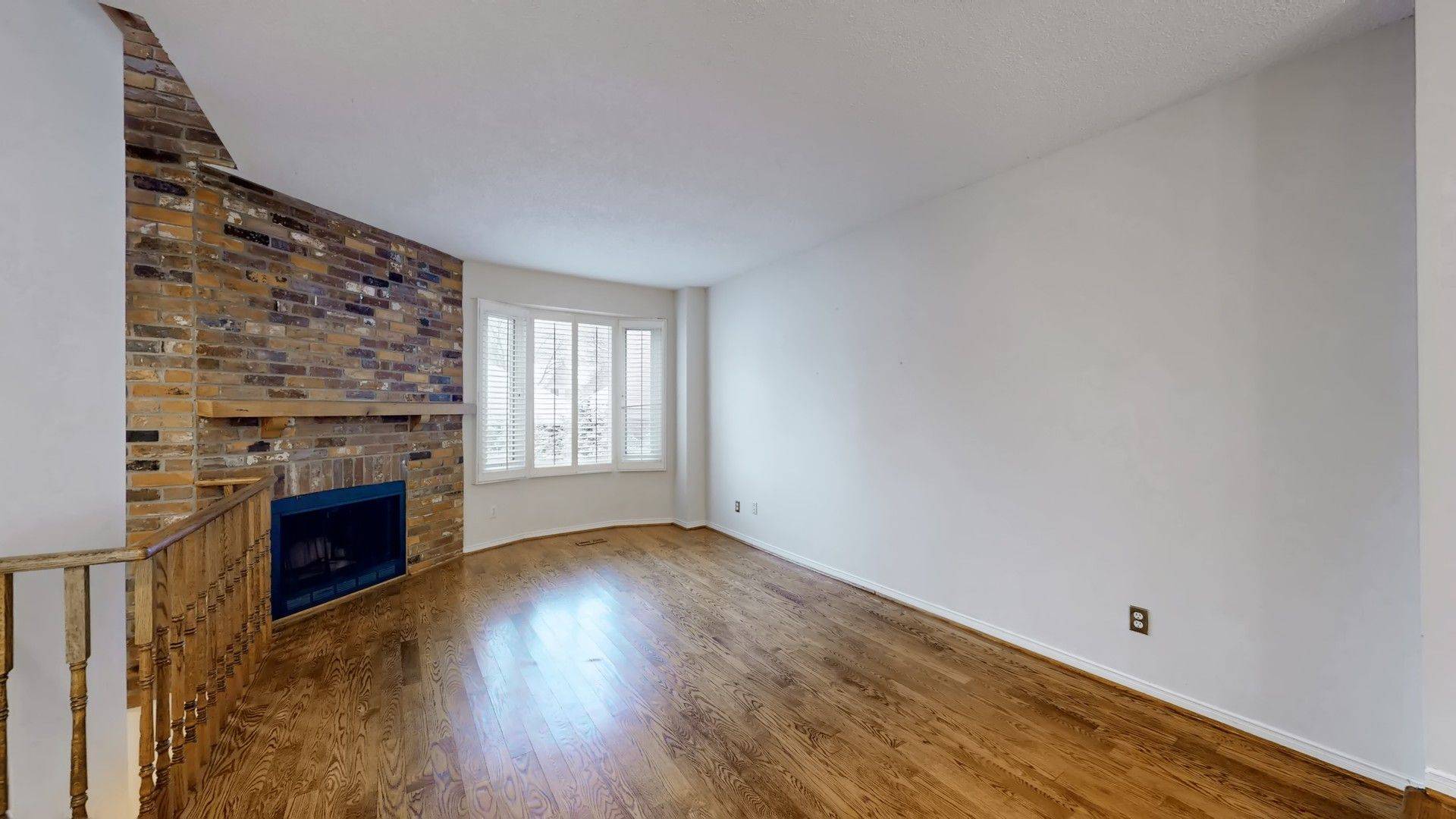 Vaughan, ON L4J 3C4,125 North Meadow CRES