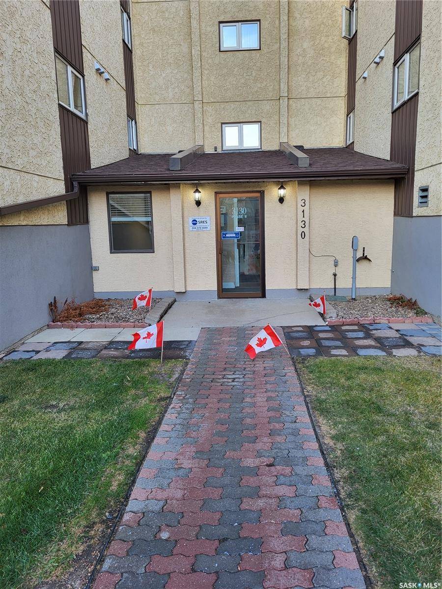 Saskatoon, SK S7J 3L8,3130 Louise STREET #106