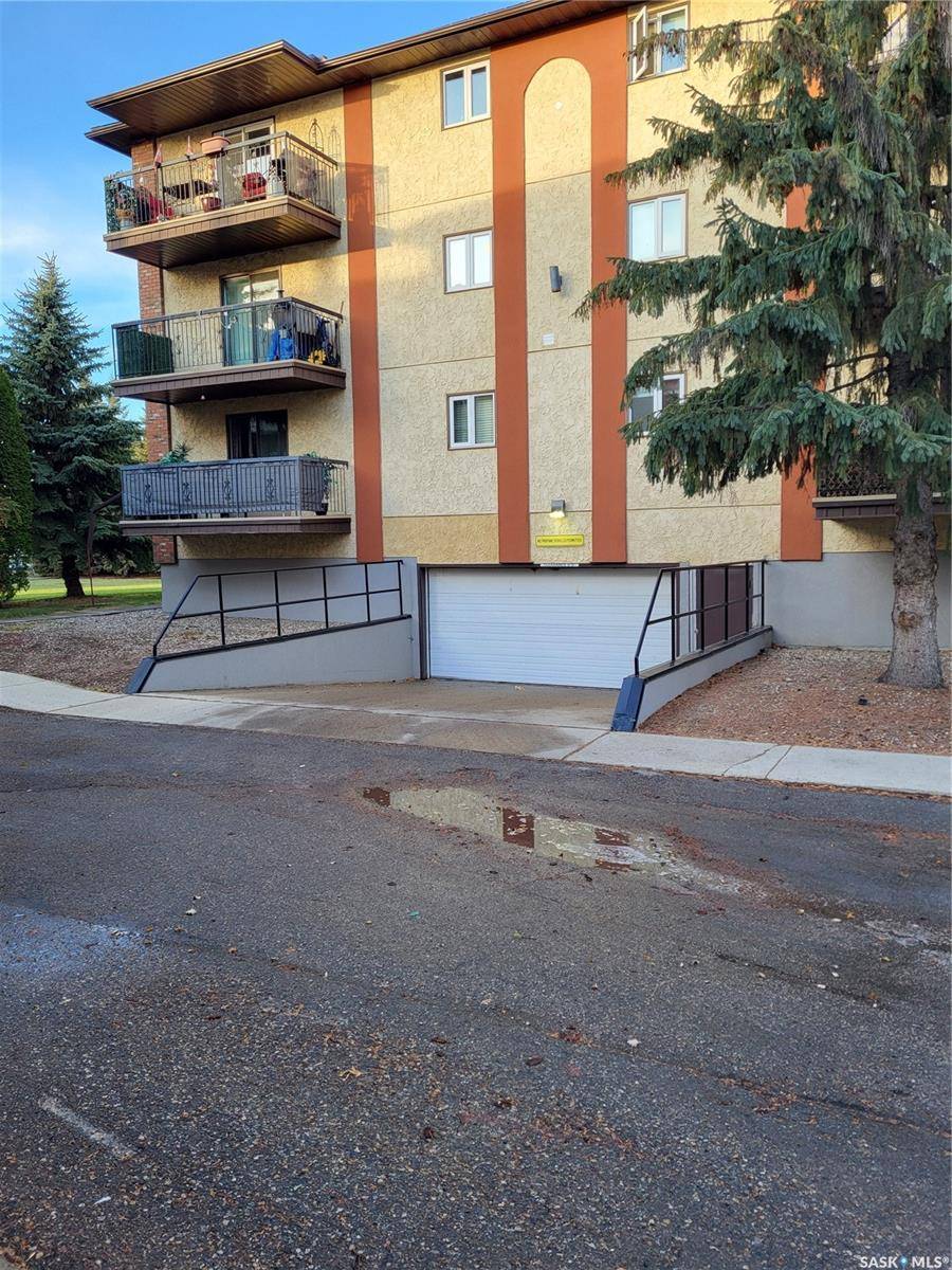 Saskatoon, SK S7J 3L8,3130 Louise STREET #106