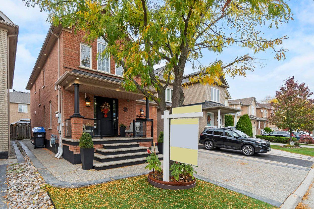 Brampton, ON L7A 2B2,11 Redfinch WAY