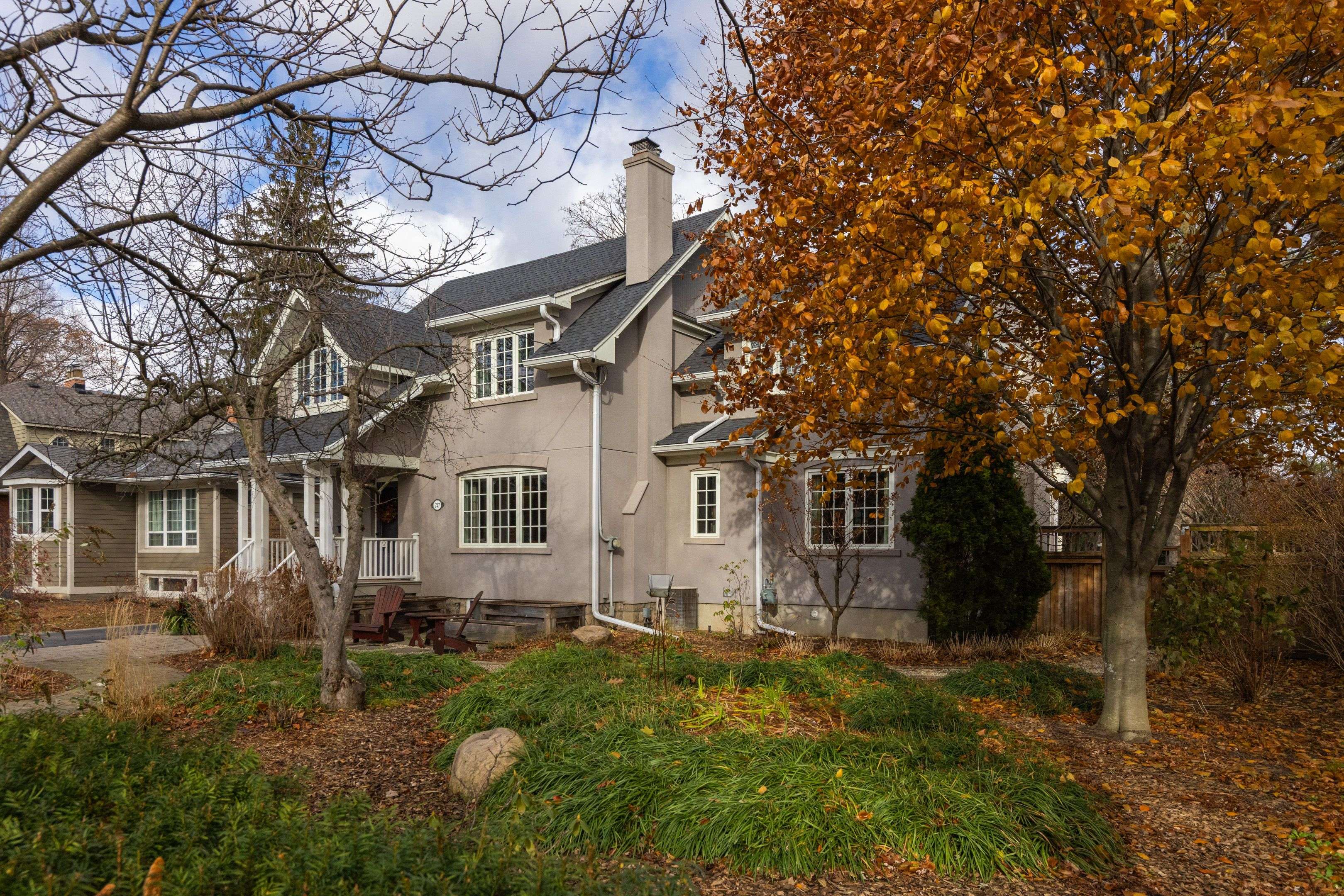 Oakville, ON L6J 3S2,247 Douglas AVE