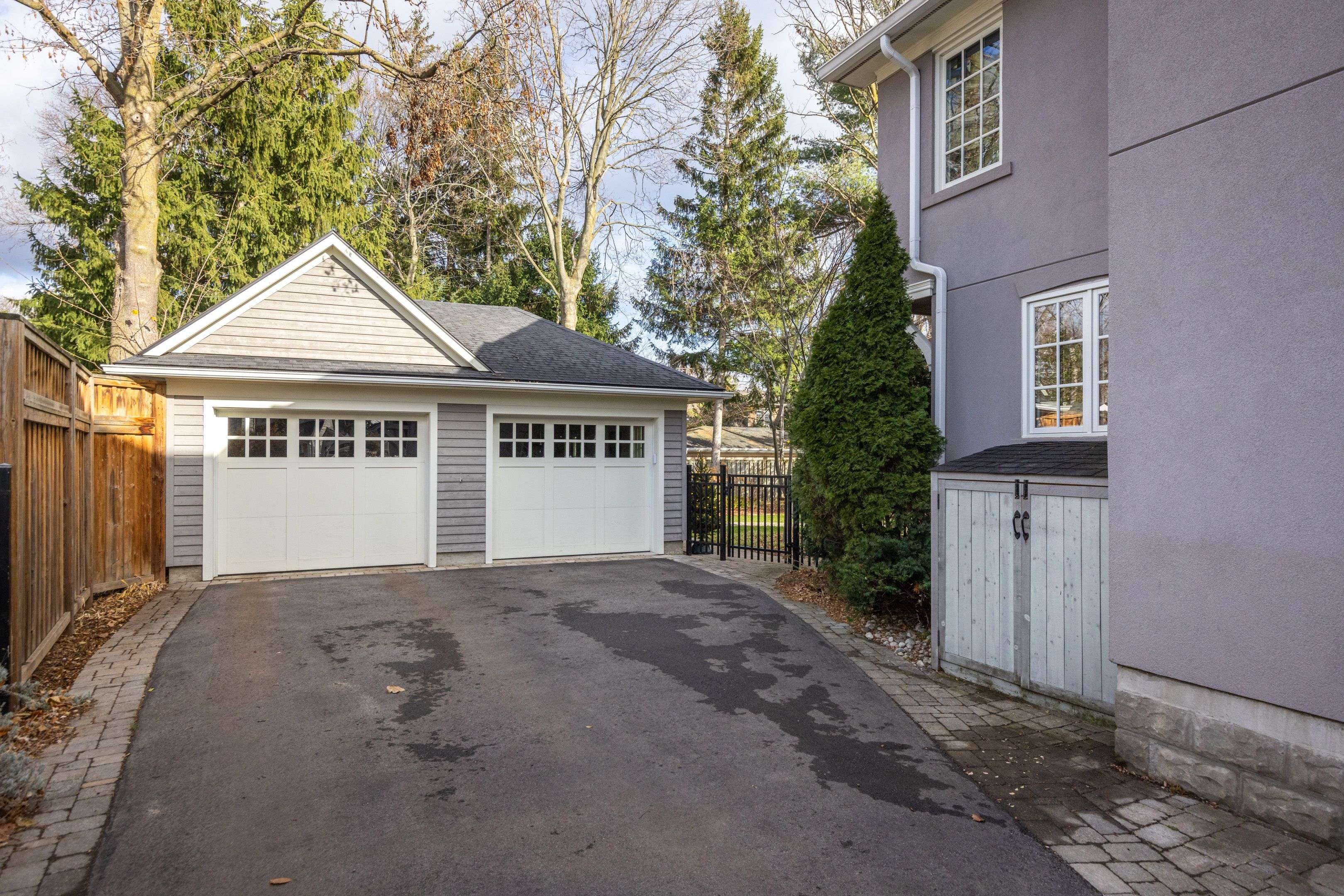 Oakville, ON L6J 3S2,247 Douglas AVE