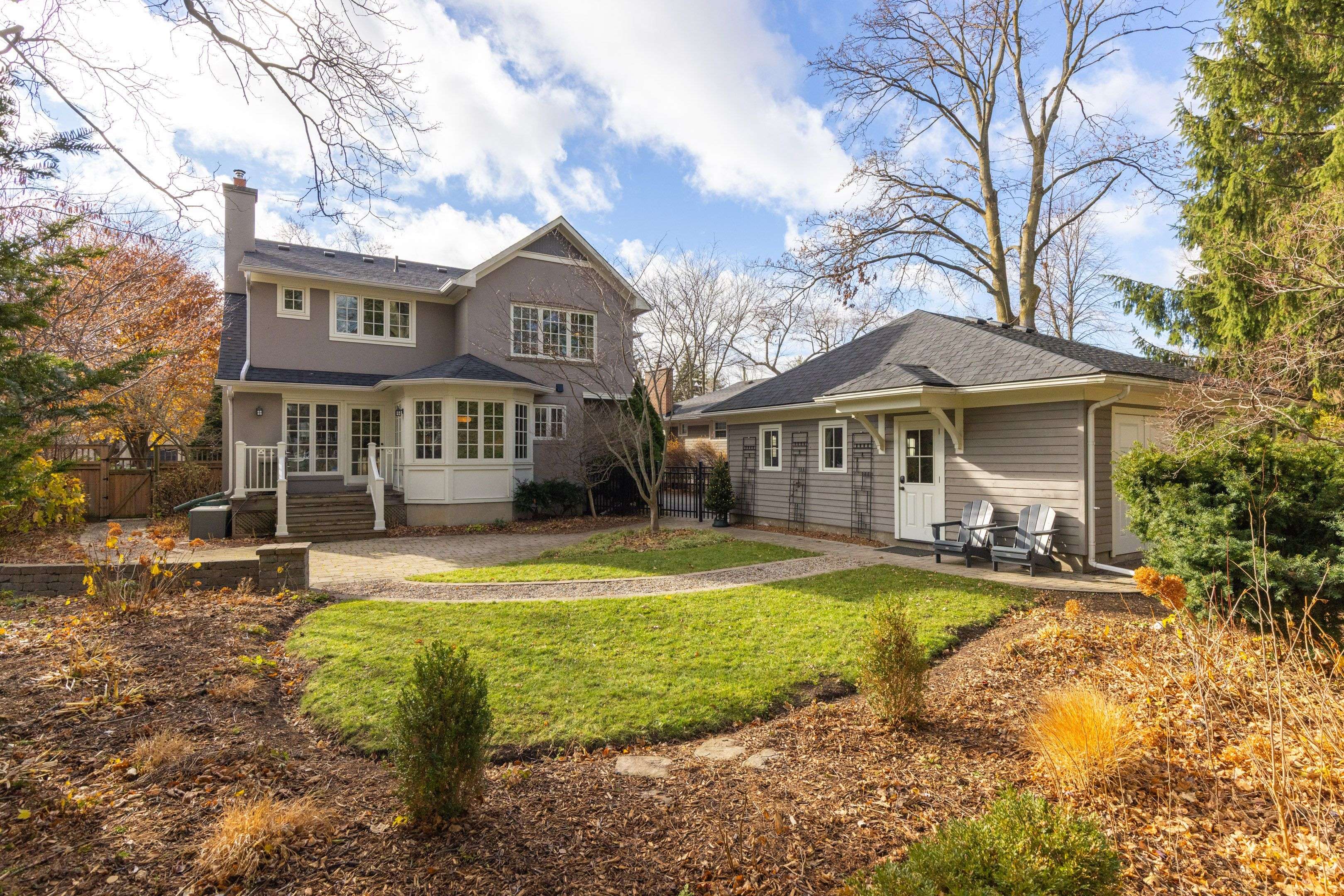 Oakville, ON L6J 3S2,247 Douglas AVE