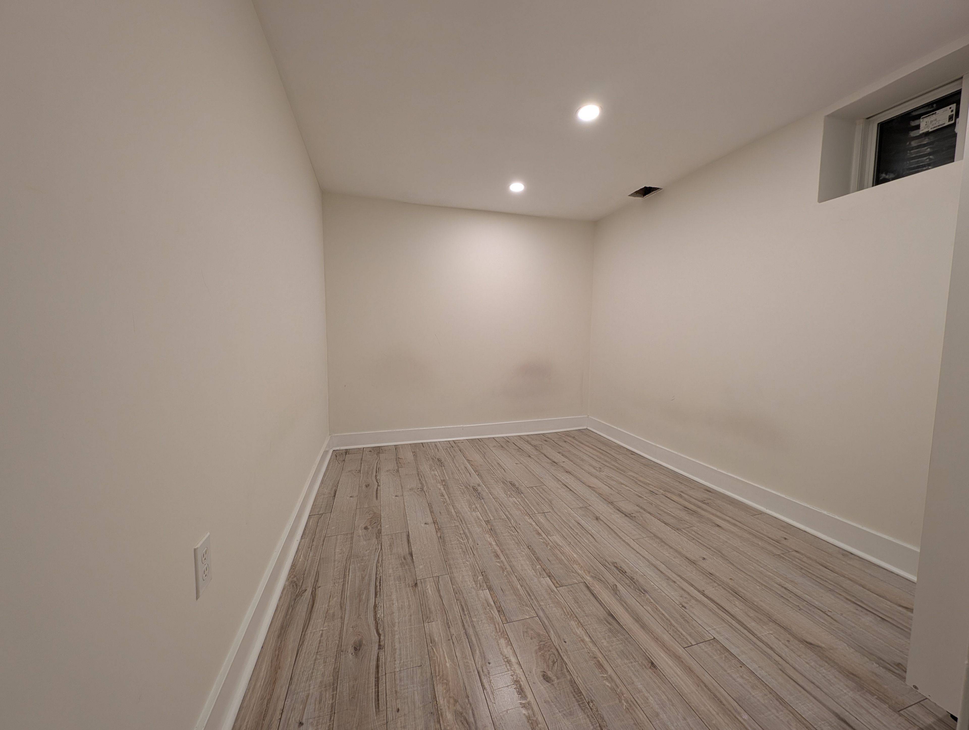 Brampton, ON L6Y 4J3,33 Trammell LN #BSMT