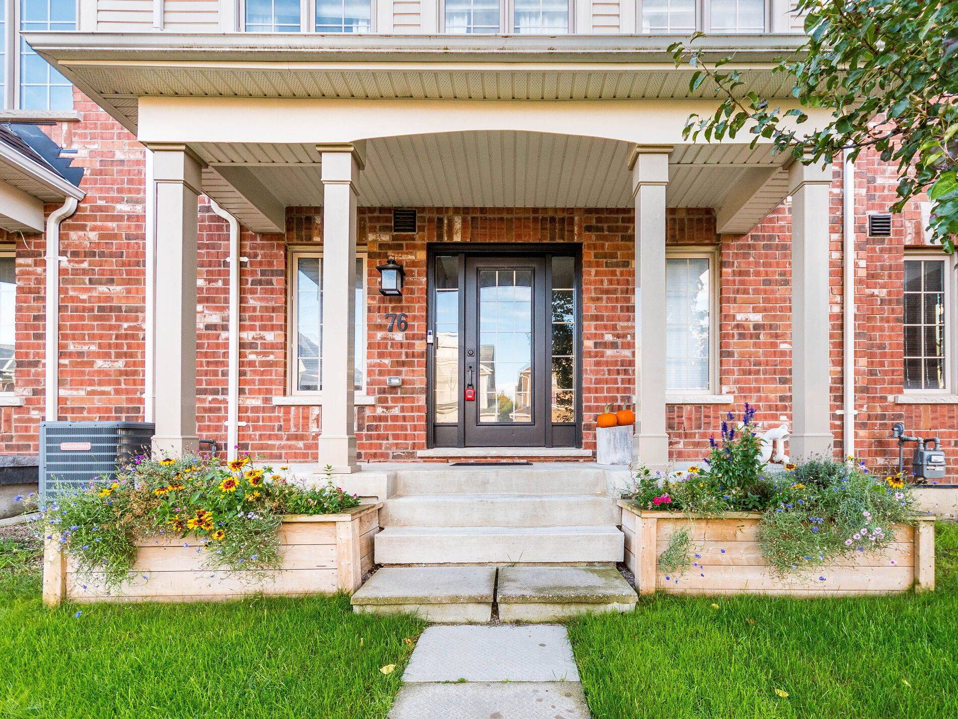 Caledon, ON L7C 3S1,76 Boyces Creek CT