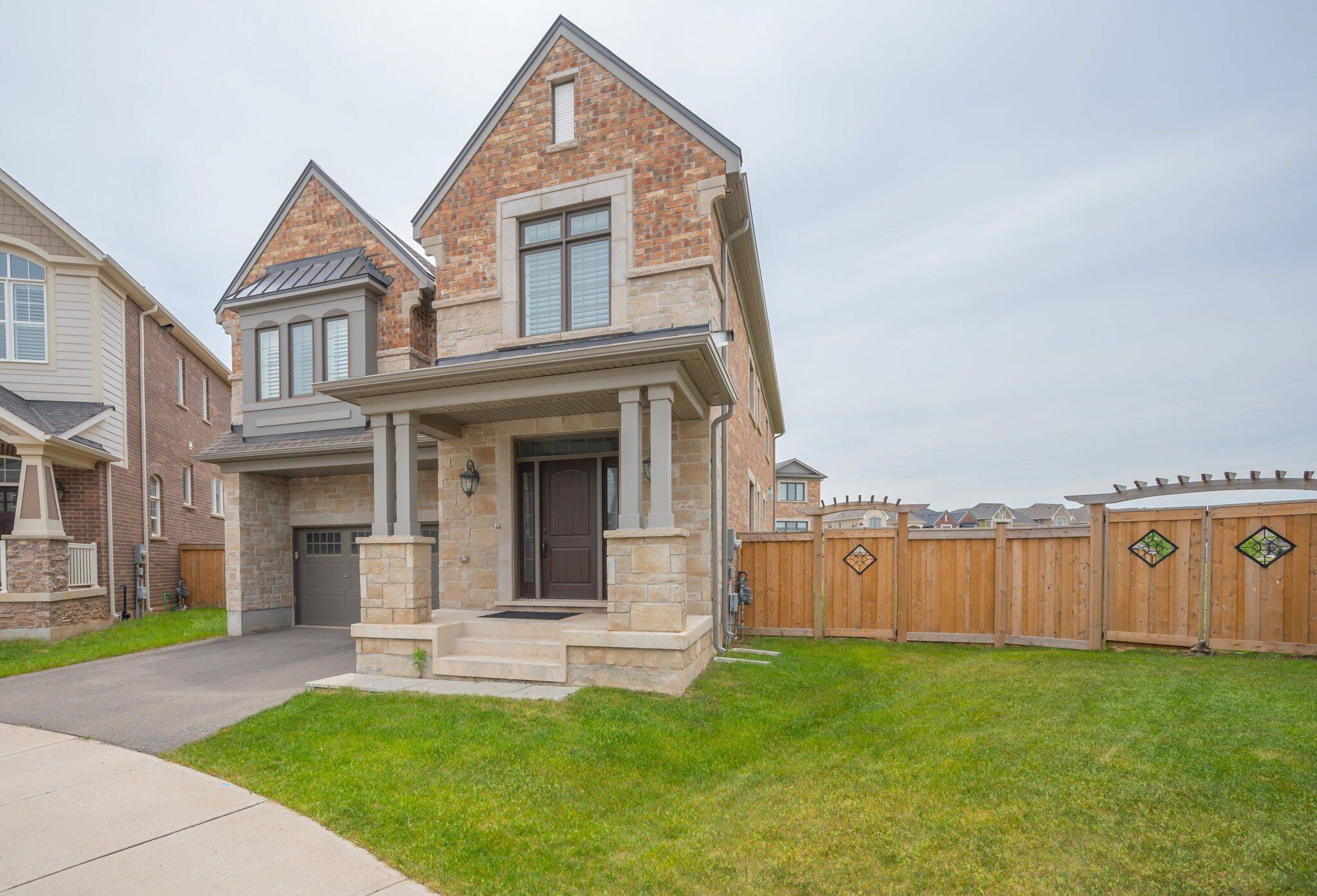 Oakville, ON L6H 0N6,3357 Mintwood CIR