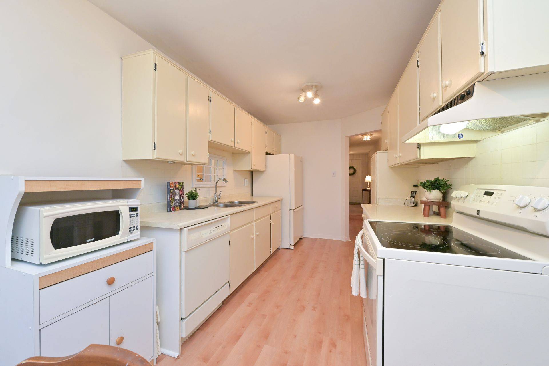 Mississauga, ON L5L 3K9,4239 Sawmill Valley DR