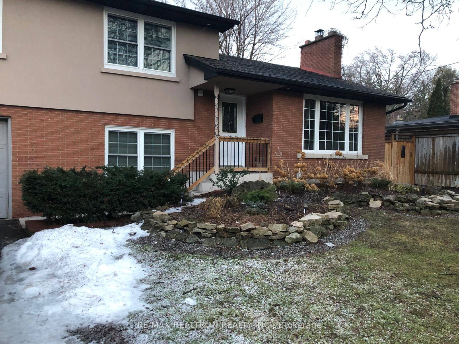 Burlington, ON L7T 3P1,654 Ellengale RD #Main