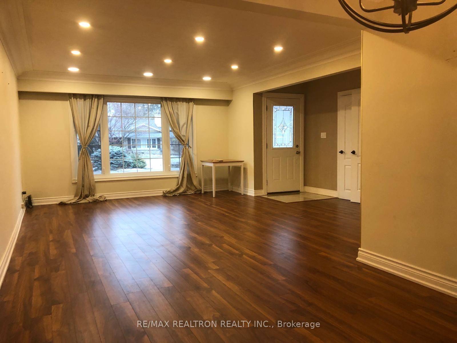 Burlington, ON L7T 3P1,654 Ellengale RD #Main