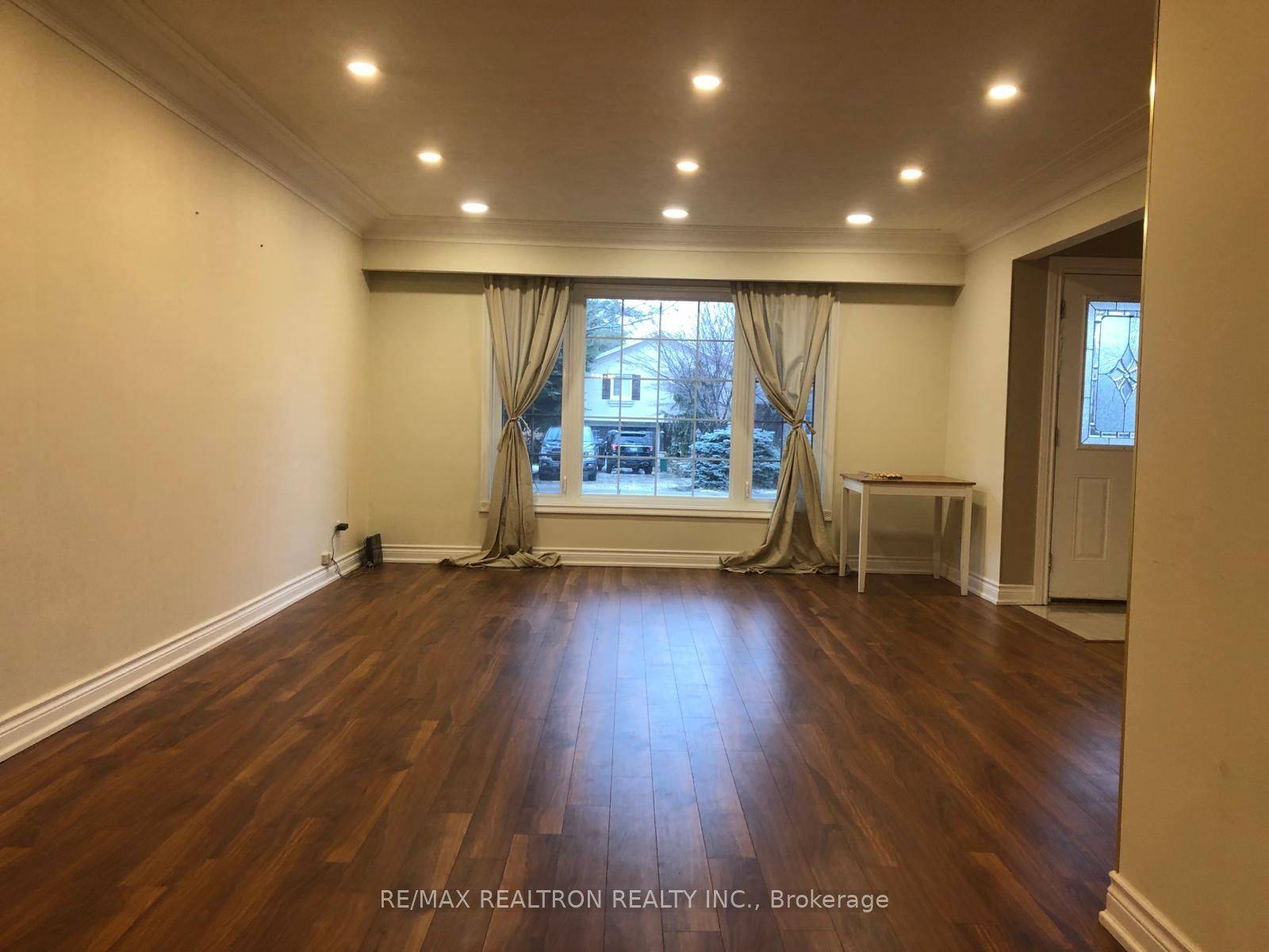 Burlington, ON L7T 3P1,654 Ellengale RD #Main