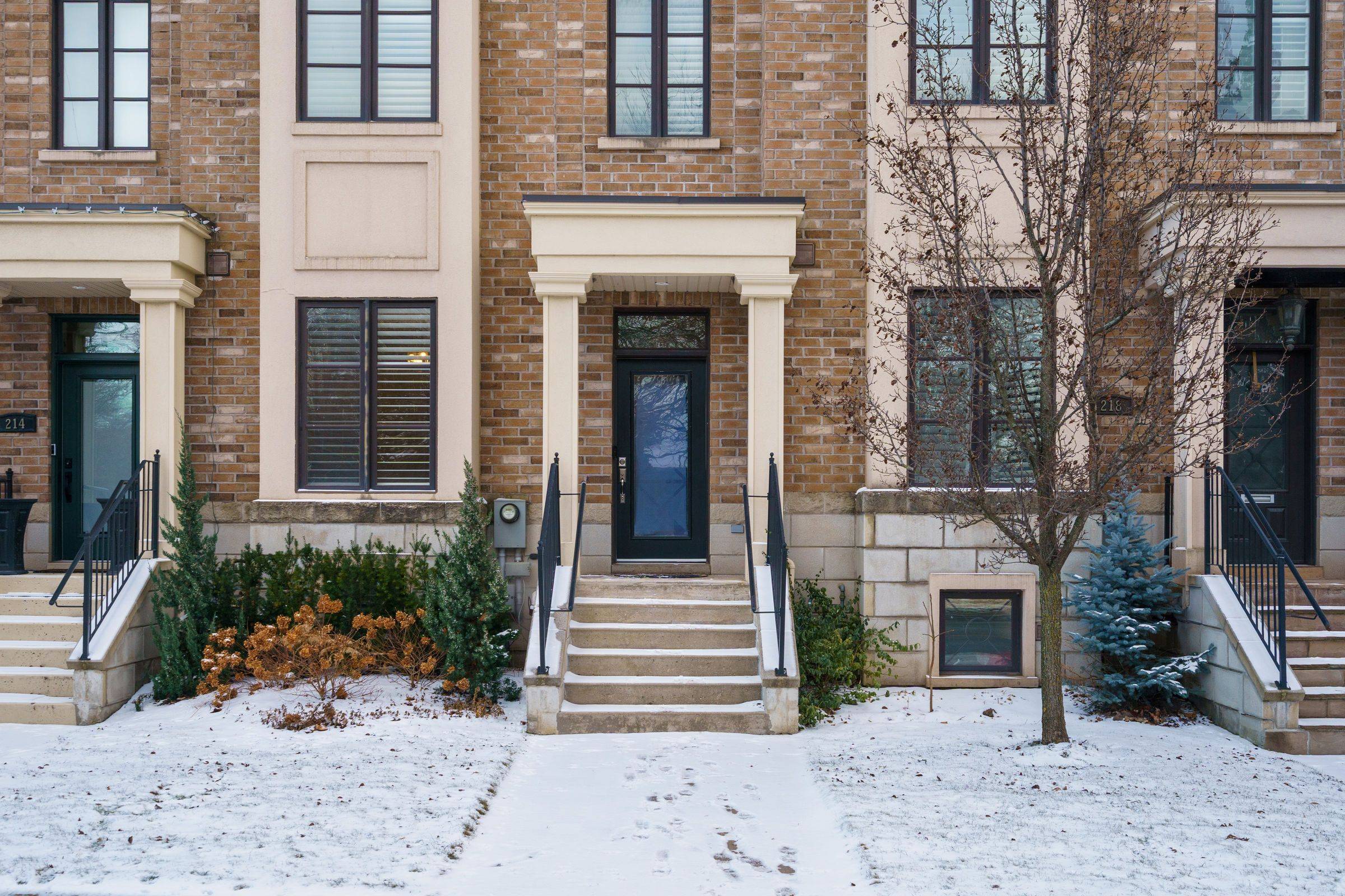 Oakville, ON L6K 1J9,216 Rebecca ST